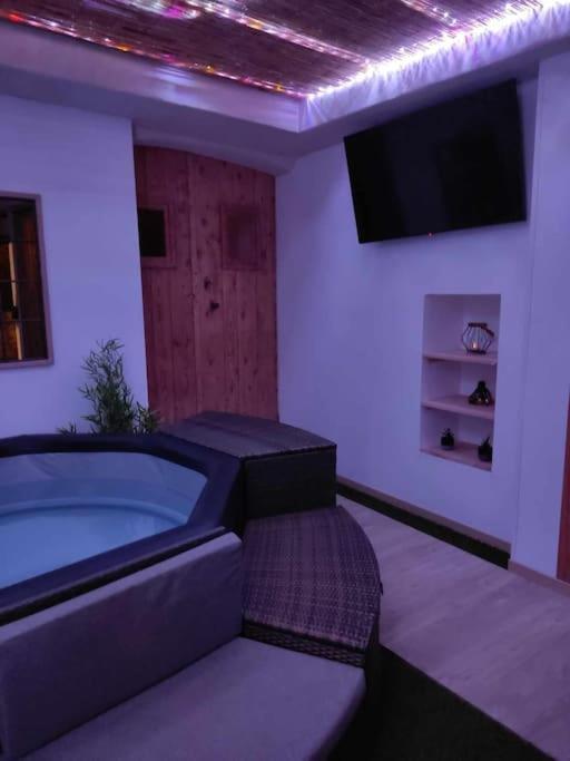 Nuit Romantique Avec Spa Privatif Meilhaud エクステリア 写真