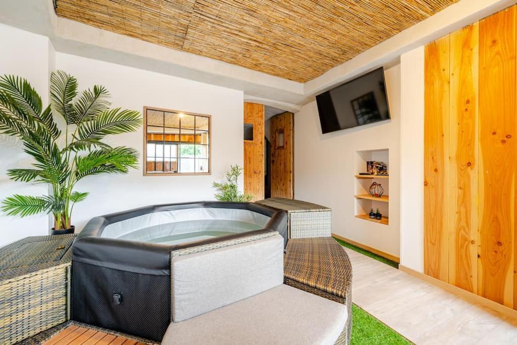 Nuit Romantique Avec Spa Privatif Meilhaud エクステリア 写真